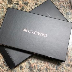 Crown eye shadow palette